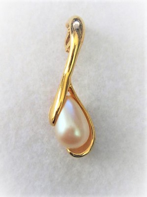 Linear Gold-tone Pearl Pendant   by Richelieu